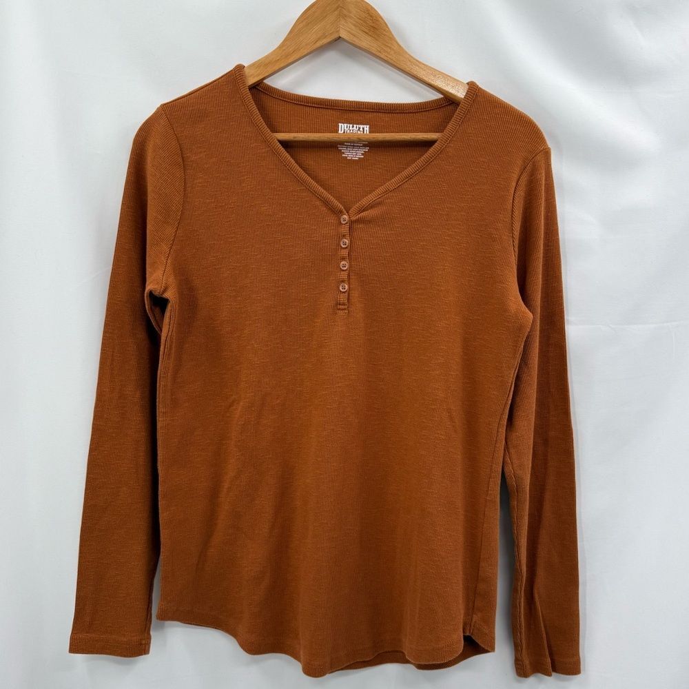 Duluth Trading Co. Ribbed Henley Long Sleeve Top in Rust | Medium